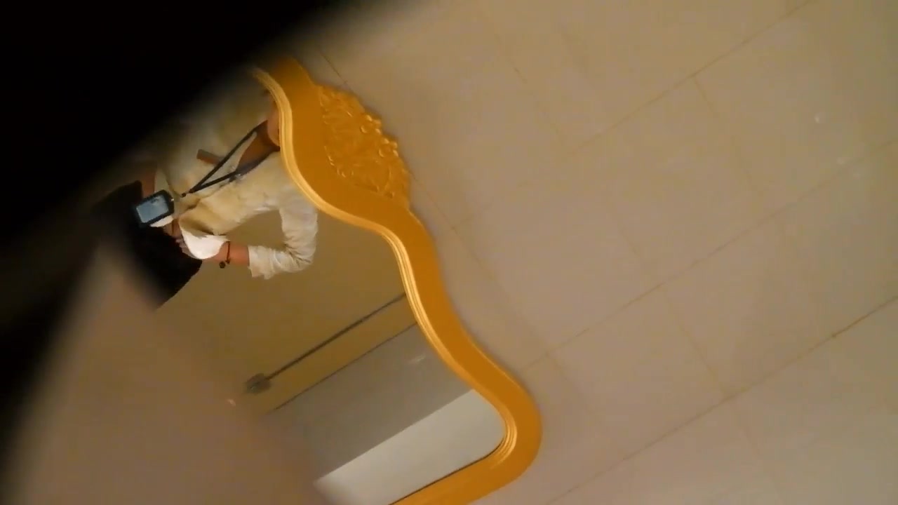 最牛逼大神经典TP国内某夜总会女厕 暗藏隔间内不停变换角度清晰拍摄 对话清楚