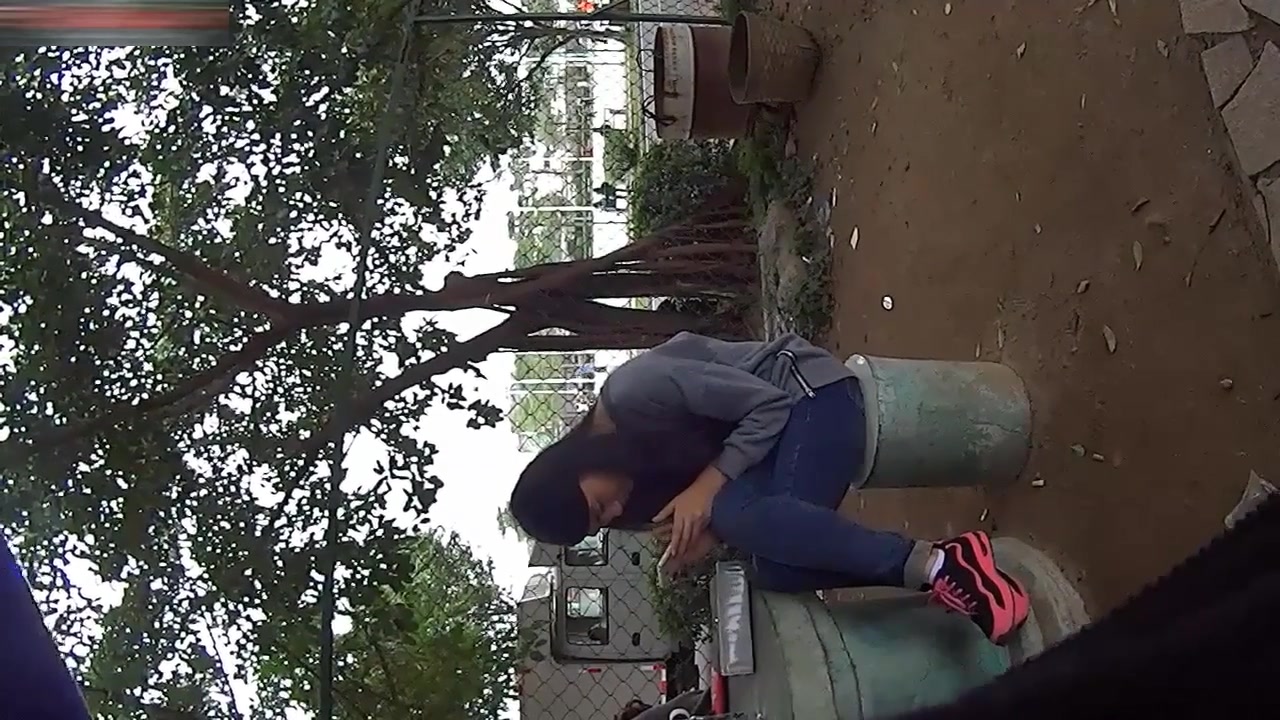 外站最新流出国内牛人潜入高校女生宿舍区女厕偷拍学妹嘘嘘