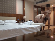 酒店爆操师范大学娇小可爱的超级大胸美女,黑丝开裆裤被操的淫叫不止,年轻就是好,美胸丰满有弹性!