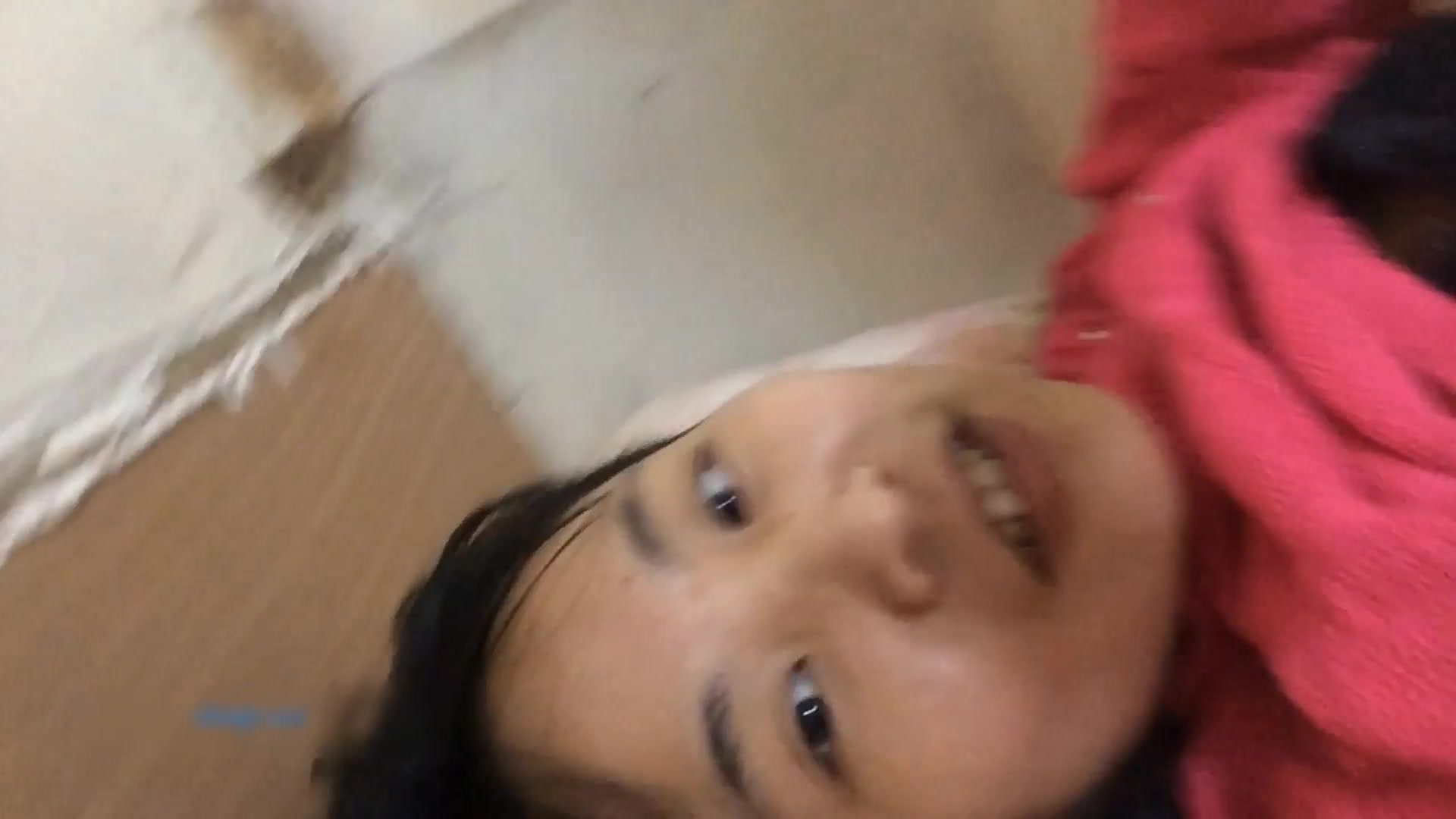 贵在真实做销售的小青年出租房与同居女友啪啪啪自拍俩人有说有笑做爱很和谐很开心妹子很骚啊方言对白