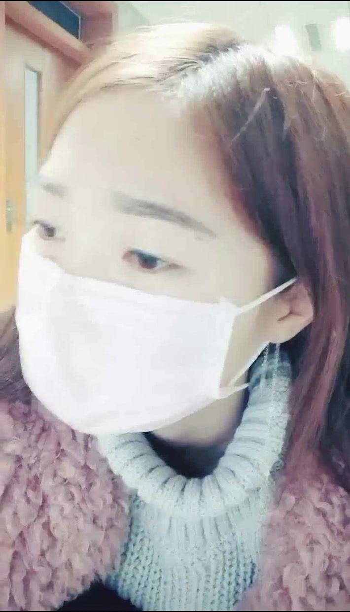 零零后美女男友出院前一晚来一炮，今晚隔壁病床有个肺病患者不管他拉上帘子就开干