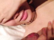 约炮单位新婚不久的女同事奶子粉粉的下面一插就出水高潮射她脸上她老公貌似没让她爽过