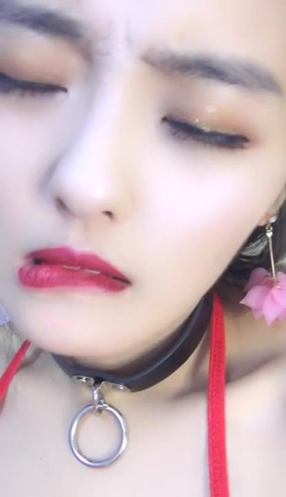 火辣人妻两场连播露脸哺乳期挤奶给你喝，道具自慰骚逼高潮，大哥看的受不了舔逼压在身下爆草，直接内射，吃淫水的样子好骚