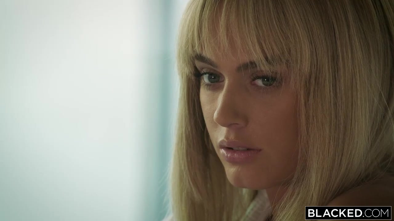 高颜值美女因为楼上吵闹上去解决问题最后被插了 乳房形状好美逼逼也很嫩操穴尤物啊这妹子很赞