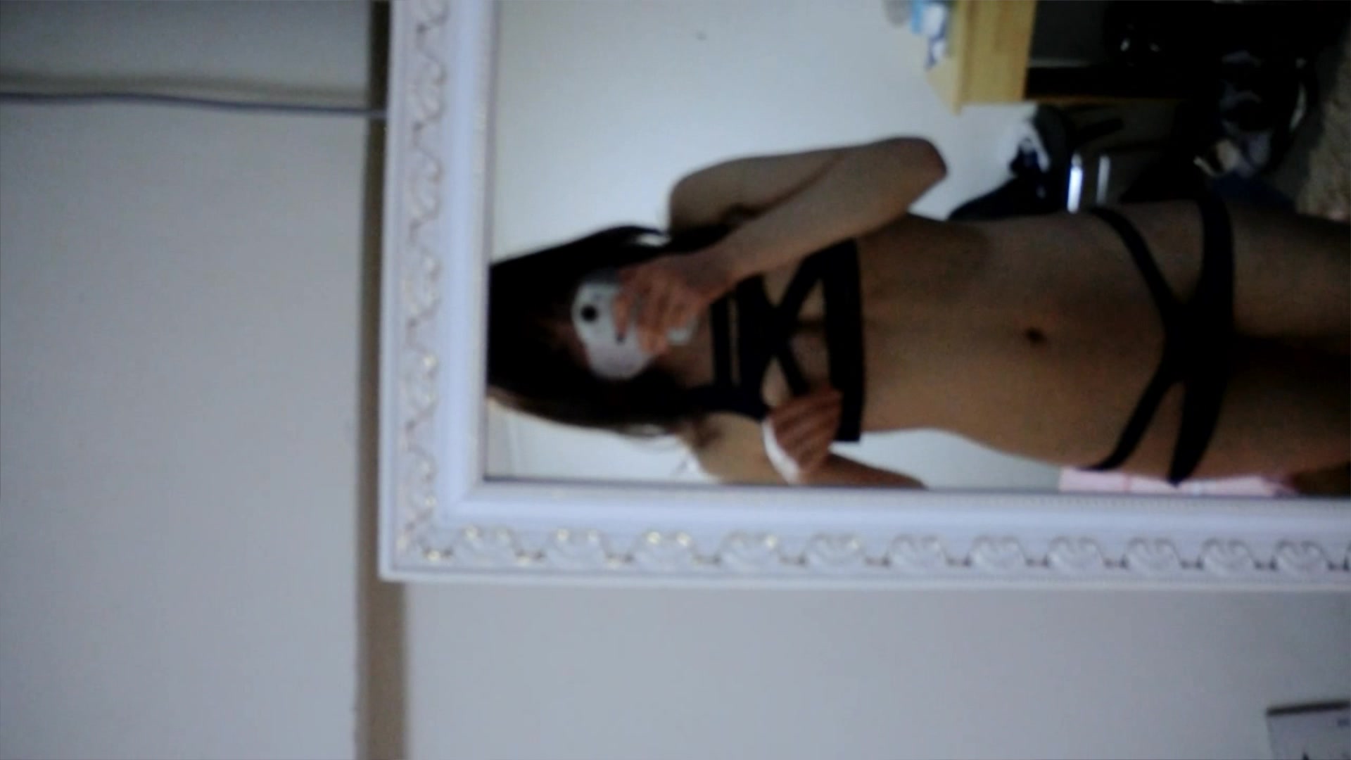 外表斯文清纯的文艺范大学美女和男友各种性爱自拍流出,妹子看上去还是极品馒头穴,粉嫩嫩的.高清版!