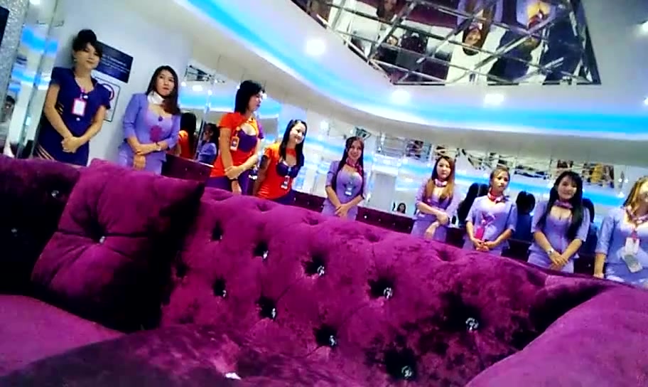 偷拍泰式一条龙 E杯极品泰国艺校美眉，身材棒态度好温柔体贴，全程贴心服侍周到