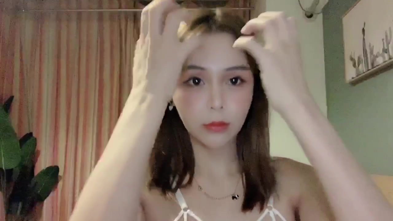 国产TS系列比女人还美的赵恩静 换好情趣内衣后迫不及待叫小帅哥进来啪啪啪 边打飞机边被操爽到不行