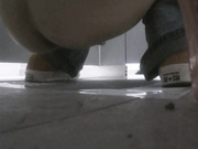 最新流出办公楼厕拍系列 大胸金发妹妹的蜜桃臀很是惹人喜爱