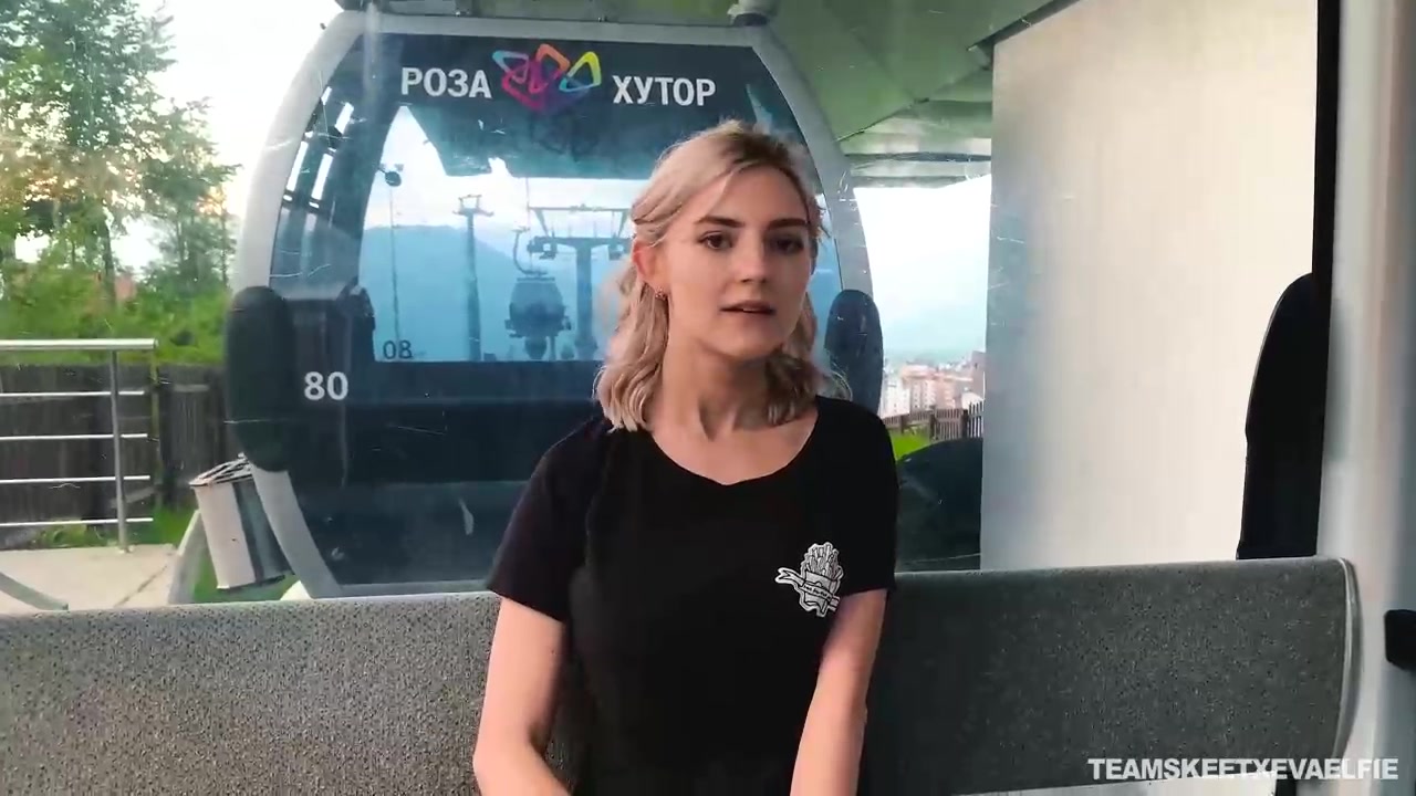 在空中缆车里吸射男友大鸡巴的美少女技术给力啊 妹子颜值不错小嘴玲珑这样舔吸吞吐受不了1080P高清