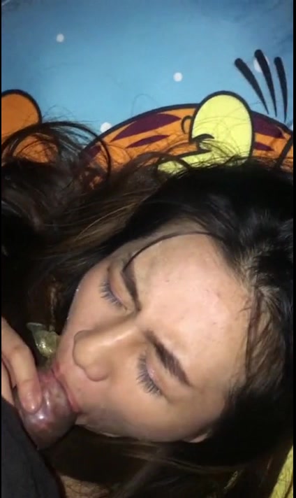 广西少数民族良家美少妇赌博借高利贷还不上被迫和债主上床啪啪当还利息,一脸不情愿,保养的还不错.方言对白!