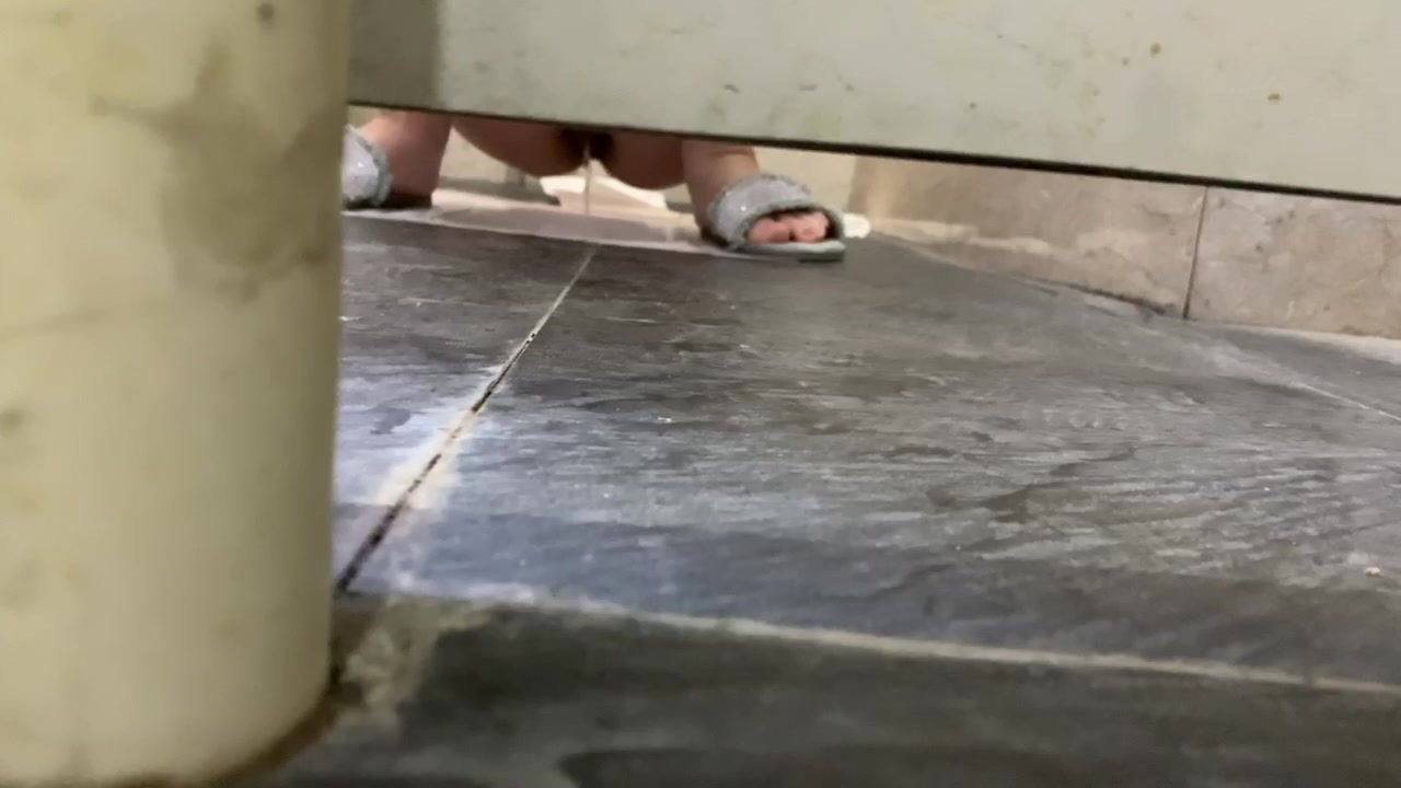 厕所偷拍美女上厕所