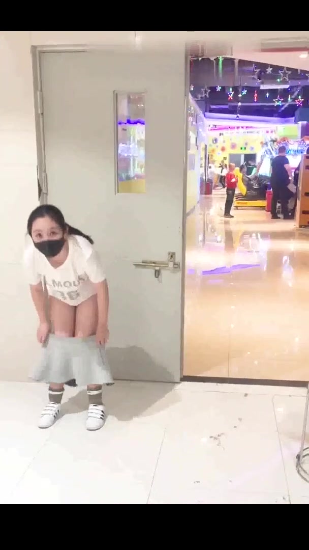 超多人的游乐场挑战无内跳舞机露出