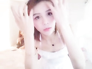 国产TS系列比女人还美的赵恩静与唐佳琪被懵懂小哥轮流操 两妖一男画风很是淫荡