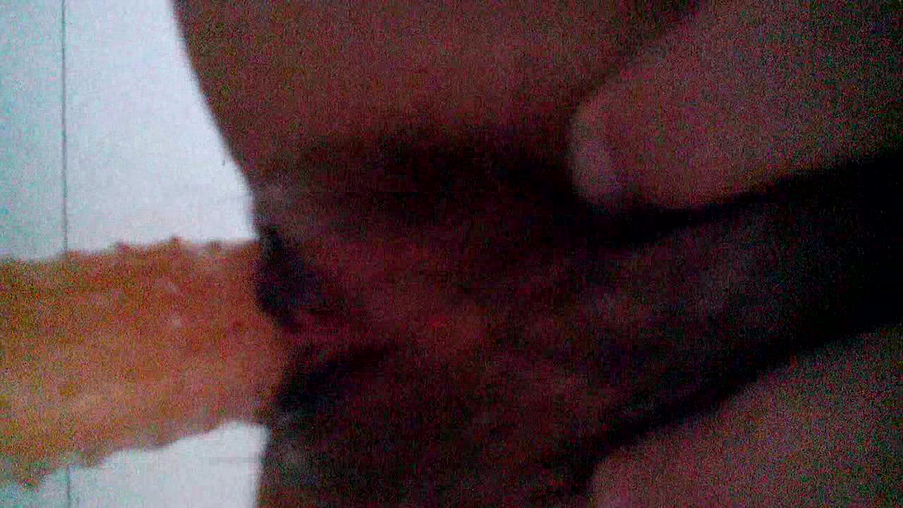 老公不在，少妇忍不住拿假鸡巴自慰高潮流了很多