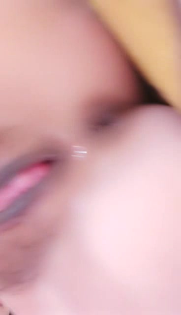 豹纹小姐姐露脸翘臀巨乳还有奶水哦，自己挤了自己舔还淫荡，粉嫩骚逼特写给你看道具插入浪叫，水真几把多