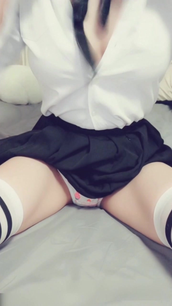 最新2018极品爆乳女神私人玩物之白袜高校装的爆乳女神 制服诱惑 豪乳美腿 高清私拍63P 高清720P完整版