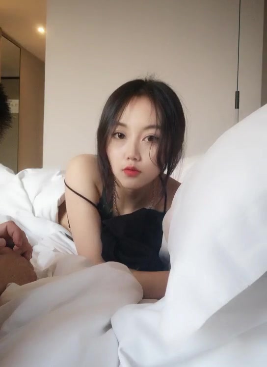 【今日推荐】超极品真实18岁校花〖大一学妹〗10.29酒店和男同学班长无套激情啪操 抓着肉棒往穴里塞 高清源码录制