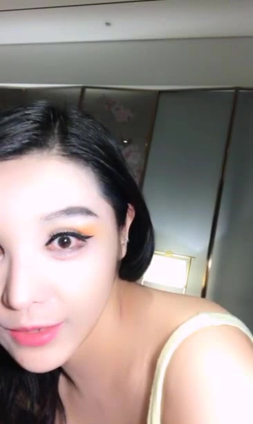 长得像某女星脸蛋魔鬼身材的极品外围女和大款干爹啪啪呻吟刺激