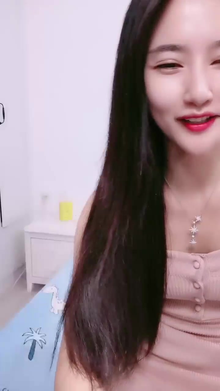 气质甜美长发小姐姐浴室洗澡大战头套男按头口交舔屌后入猛操