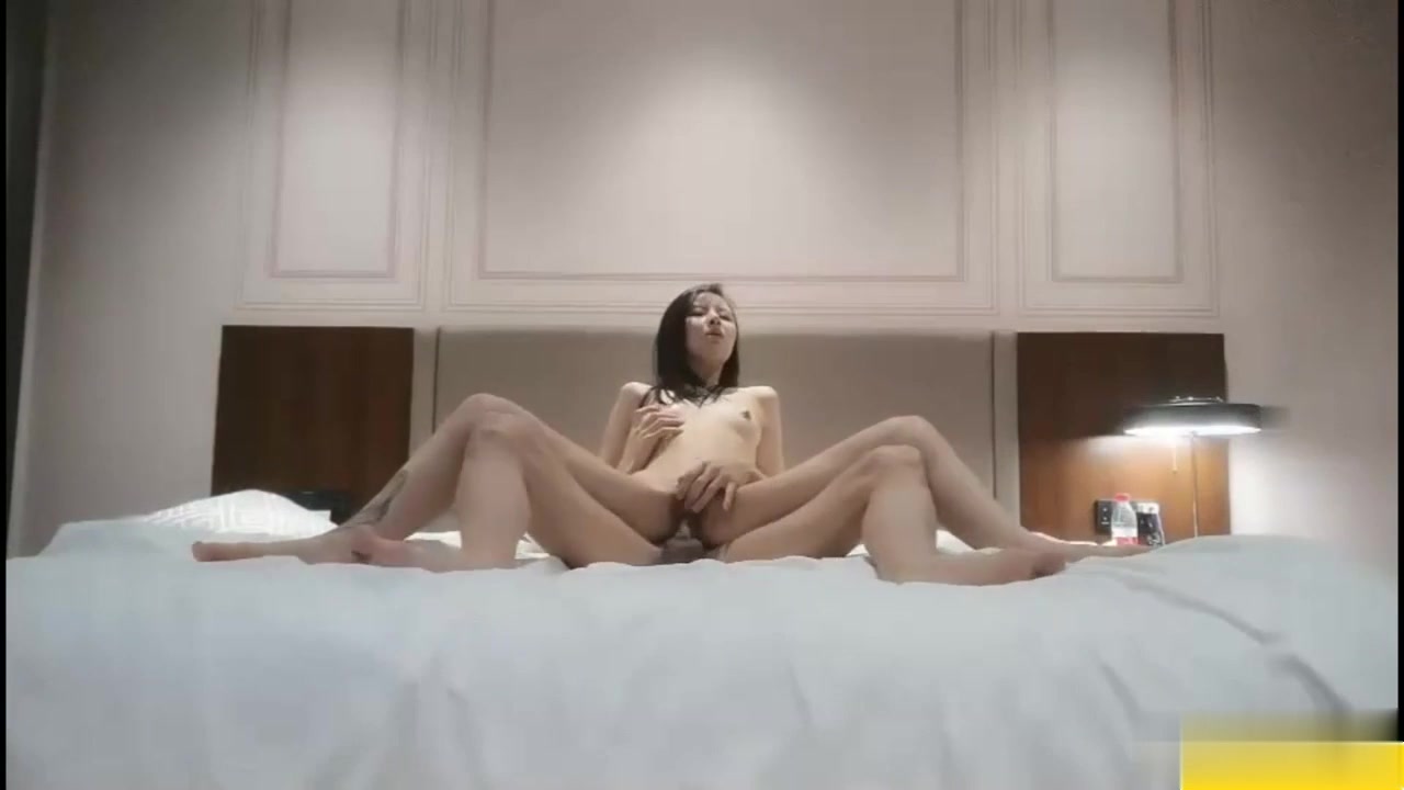 约高颜值性感大长腿妹子舌吻吸奶骑脸舔逼