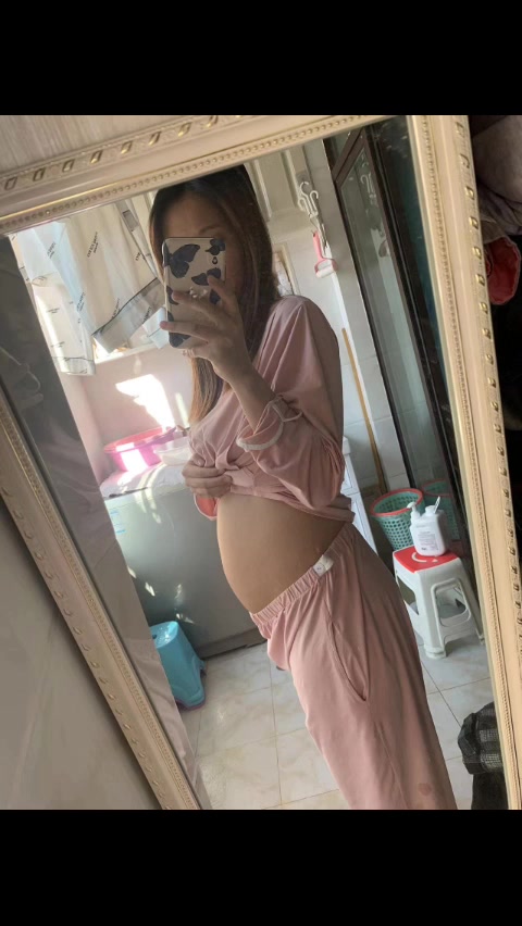 怀孕了也不安分的母狗