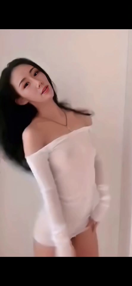 高湘媛无下装热舞 不穿裤衩奶罩露出逼毛