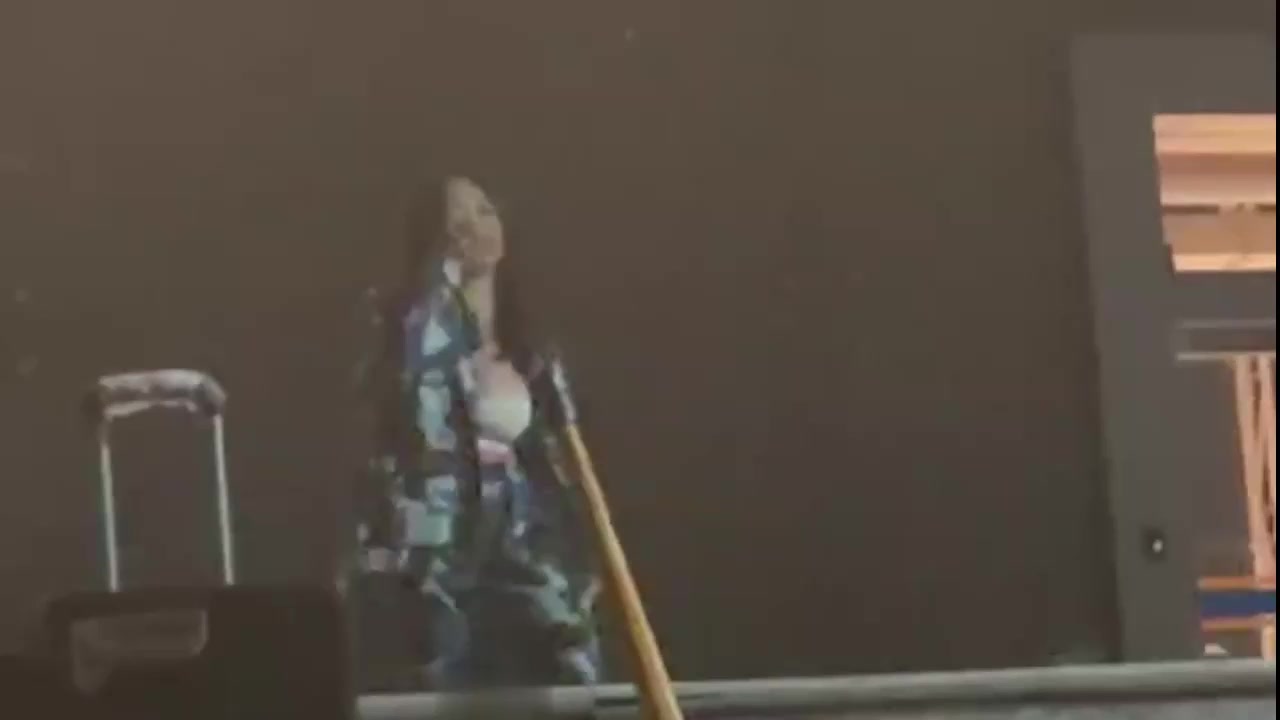 抖音热点 山东潍坊科技学院军训跳舞露奶全集