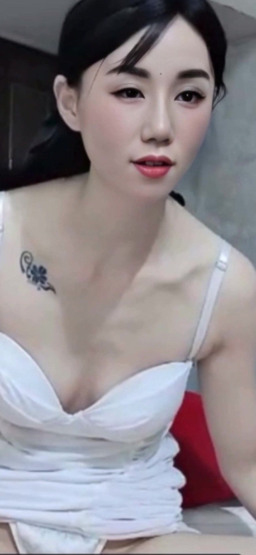 高湘媛露逼直播 玩假鸡巴跳蛋三角裤衩露出骚逼