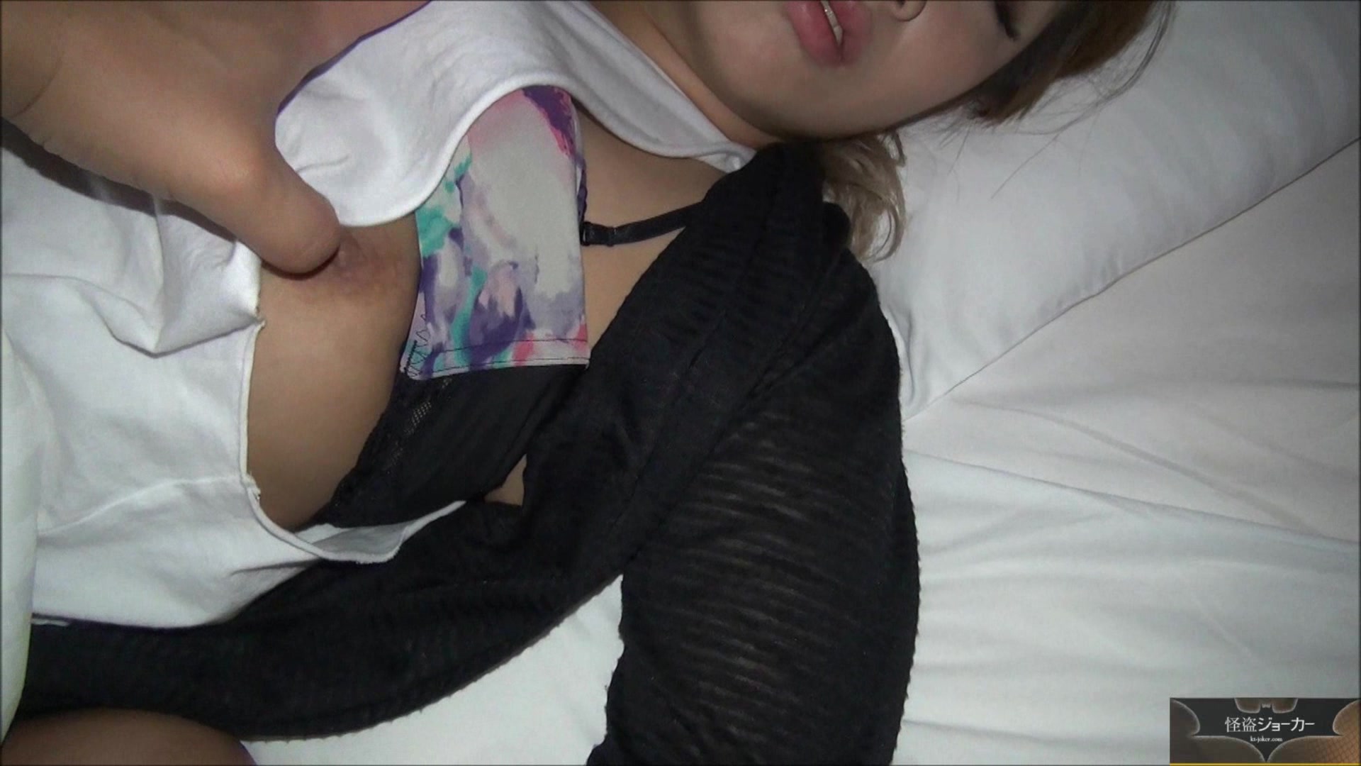 【全網首發】【MJ作品】美女約見網友帶著閨蜜結果雙雙被套路，帶到酒店扒光任意玩弄 肏完一個肏另一個 稀缺資源絕版收藏～原版高清