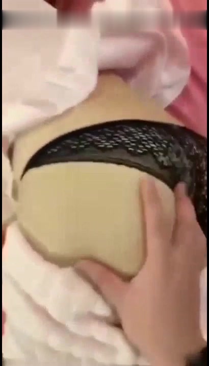 【全網推薦】姐夫在汽水裏加了安眠藥給清純氣質小姨子喝 迷倒後無套外射她屁股上～精彩值得收藏