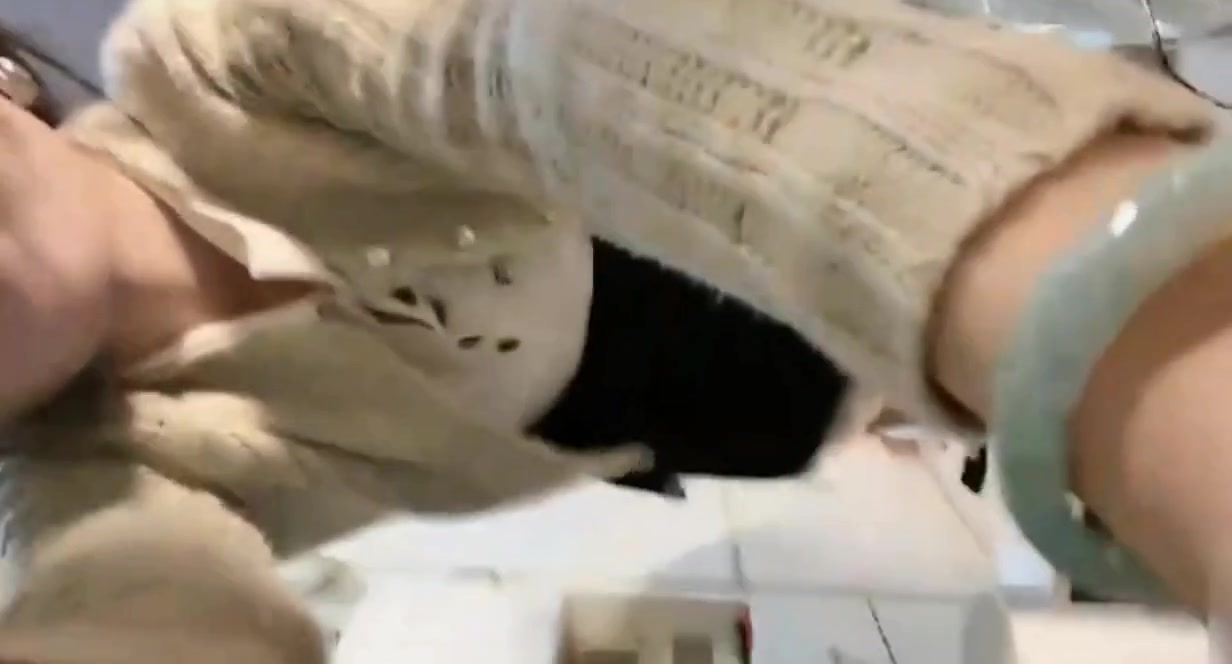 天热家里没人和小姨子来一炮