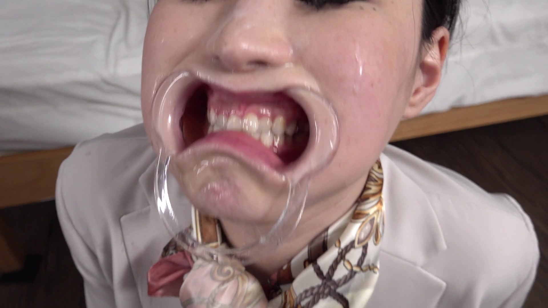 [USBA-075] 変態キャビンアテンダント 調教愛願 抑えていた性癖を開花させた気高き美人ドマゾCA 九十九こう - 2of5