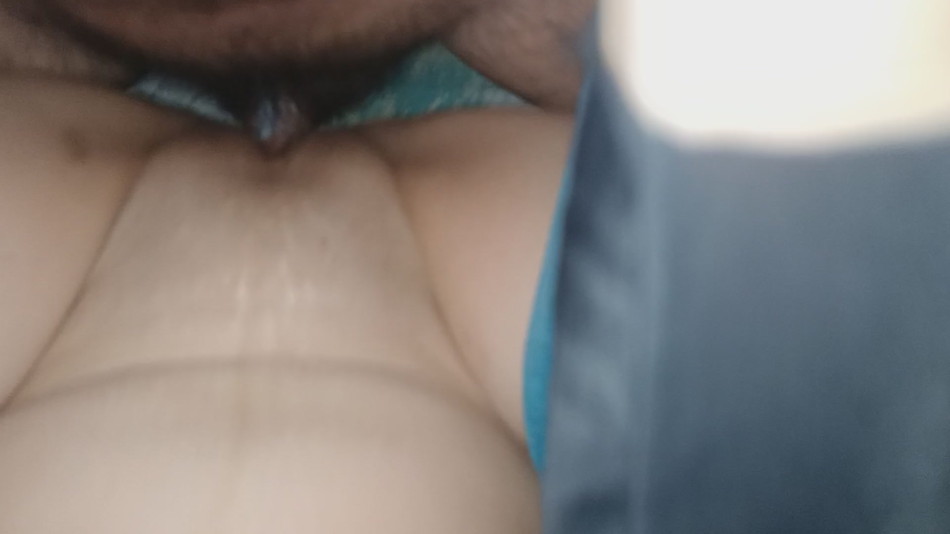 老公长期在外，忍不住与公公兴奋了