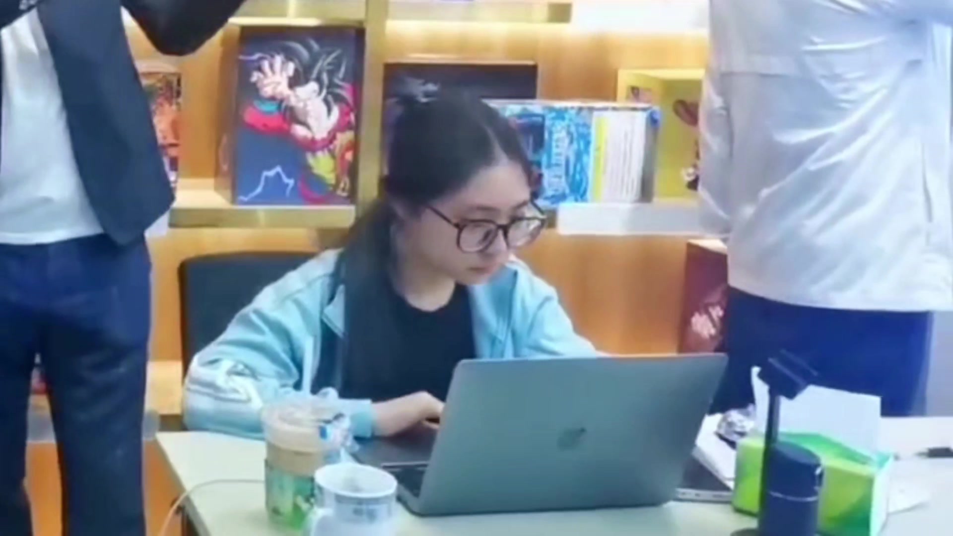 自贡厕拍美女中控厕所偷拍拉屎尿尿