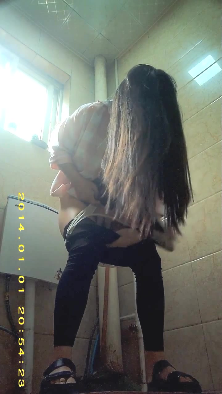 國內某高校公共女廁固定全景拍攝各式美女學妹如廁噓噓 看尿量貌似都憋了好久 720P原版高清