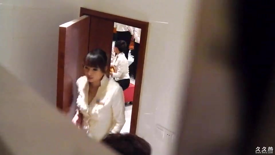 高清偷拍中國某酒店職員女廁3
