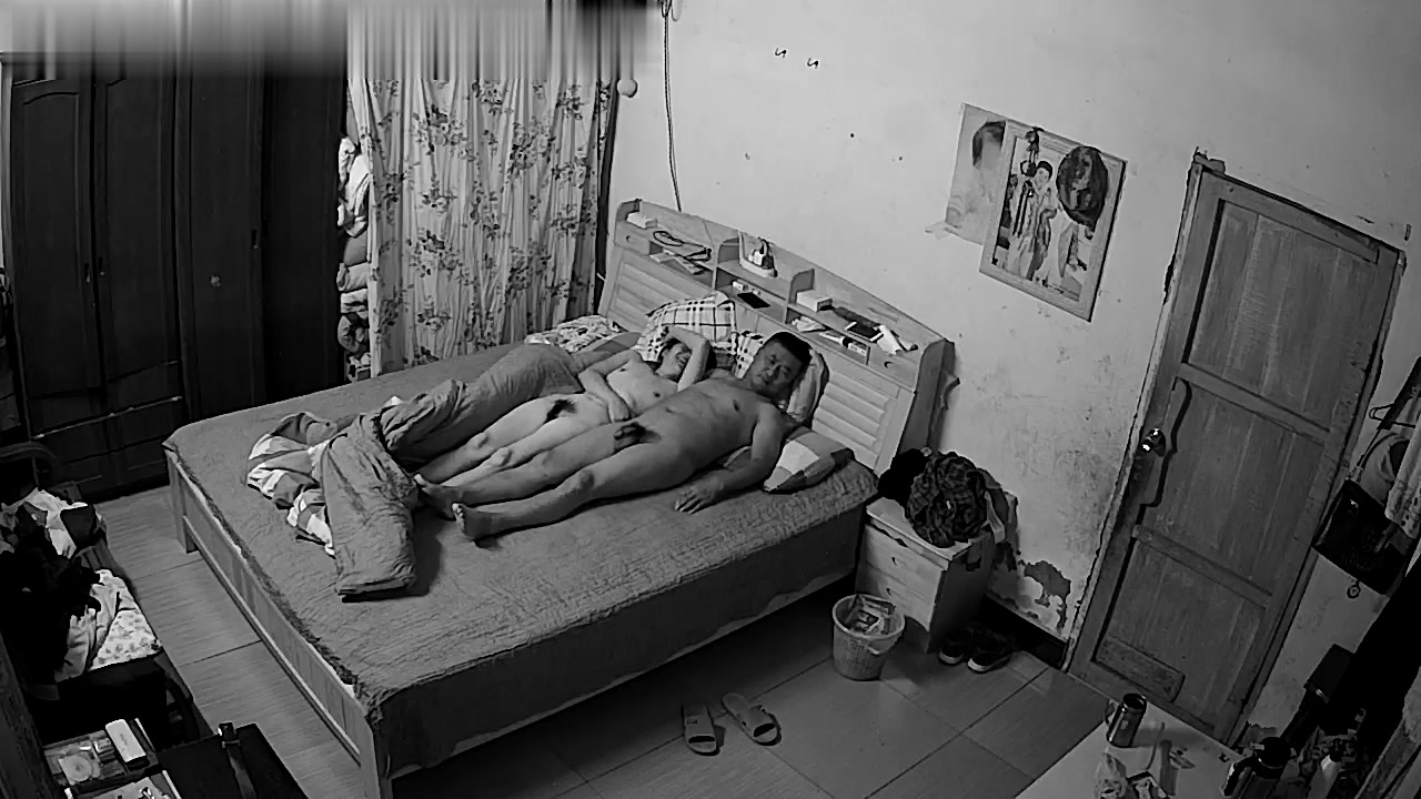 居家攝像頭黑客破解拍攝到的如狼似虎之年媳婦與老公啪啪過性生活 搞硬雞巴騎坐爽的欲仙欲死 露臉高清