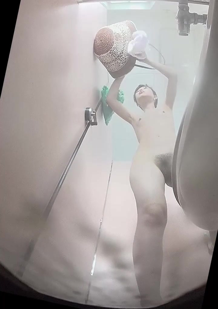 某水上樂園更衣室多視角拍攝到的幾位漂亮妹子如廁換泳裝 貌似有個高顏值妹子陰毛稀疏看得欲火難耐 720P高清