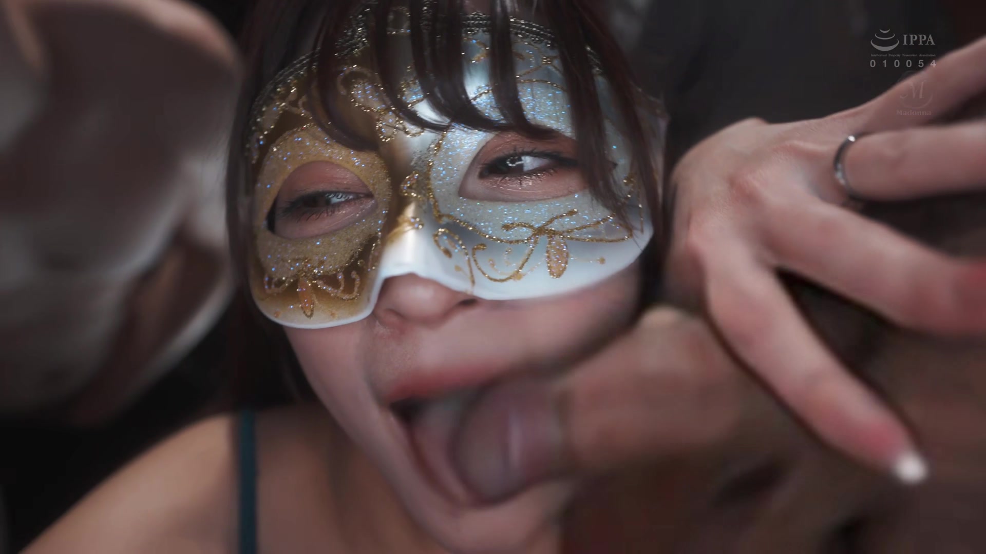 [JUR-369] 人妻酒吧偶遇NTR「这都是为了你好...」原本这么说的妻子 不知不觉间已沉醉于围绕她的男人们之中 白石茉莉奈 【破解】 - 1of5