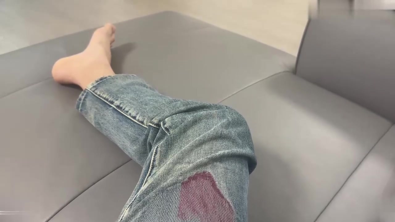 【约炮偷情】约老婆闺蜜来家的一晚 ，我强操的她两腿发抖，她也慢慢的拉下我的内裤，我那早已充血的男性鸡巴随之弹到她面前