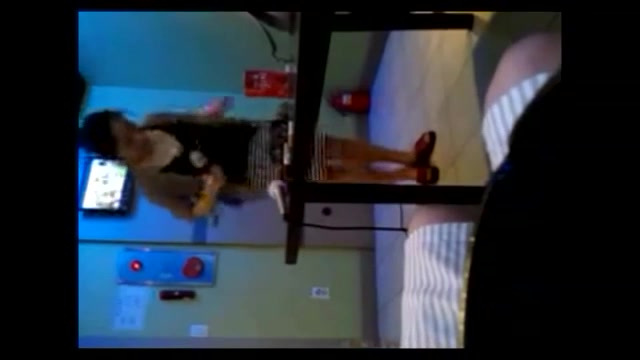 歌厅内大淫乱小姐唱着歌撅起屁股让人操