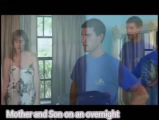 看外国帅哥是怎样一步步把熟女妈妈拿下的