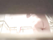 隔壁大妈洗屄洗真仔细，这是想挨肏的节奏？