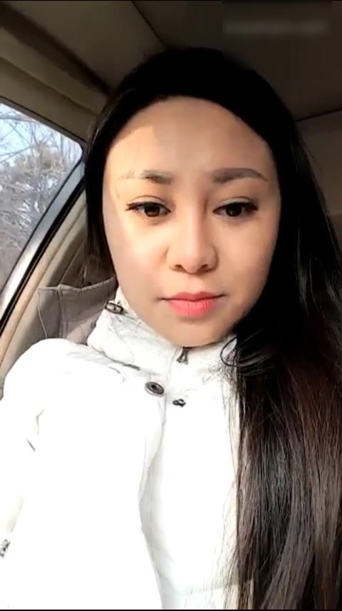 这个太屌了网红主播铁锤妹妹在雪地里野战直播吃一口雪玩冰火国语对白