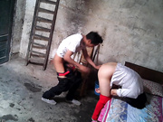 棚户区站街女暗拍刚进门就尿盆里贵在真实这鸡20块钱不能在多了