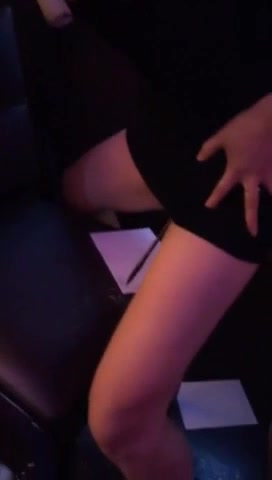 KTV包厢骚逼夹毛笔写字