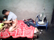 棚户区站街女暗拍胖墩哥鸡巴虽短提起靓妹双腿撞花心正要高潮外面有人叫门