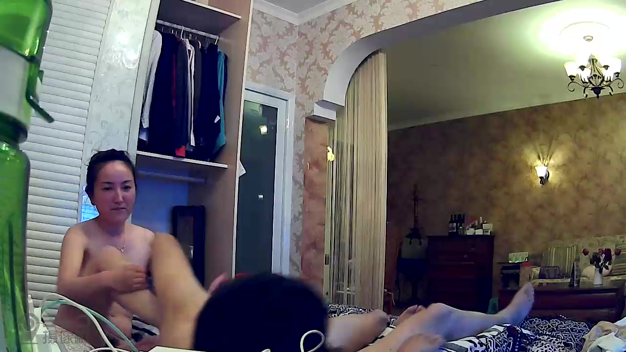 水滴摄像头监控偷拍老板和漂亮媳妇正在爽歪歪公司员工来电话了说电脑中病毒了这淫骚媳妇口活真棒