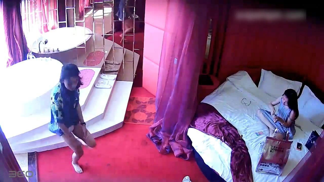 情趣酒店监控偷拍两个女同开房磨豆腐