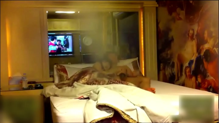 超气质嫩模酒店被插入后不停的浪叫，爽得不亦乐乎